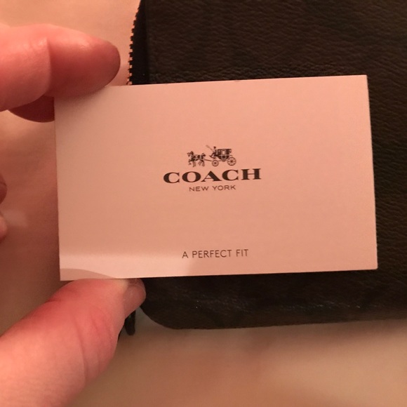 NWT Coach Wristlet - Picture 5 of 8